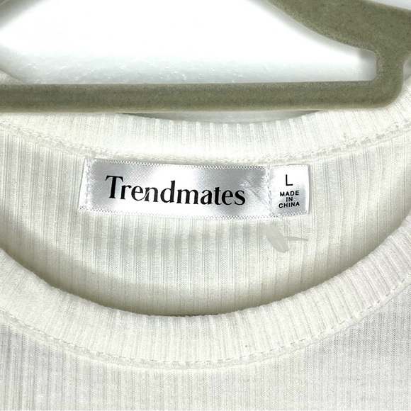 New Trendmates White Top with Embroidered Red Flowers - Mexican Style Large - Picture 3 of 6